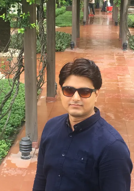 Sumit из Колката, мне 35, познакомлюсь для приятного времяпровождения