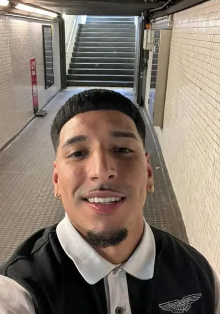 Josh Andre de Barcelona, busco en el sitio lío de una noche