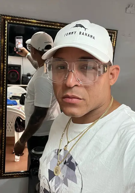 Я Yoandis, 42, знакомлюсь для общения в Куритибе