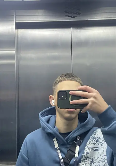 Я Іван, 18 років з Львова, шукаю знайомство для постійних стосунків