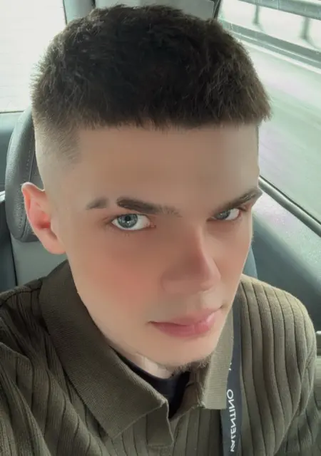 Я Александр, 20, из Гомеля, ищу знакомства без обязательств