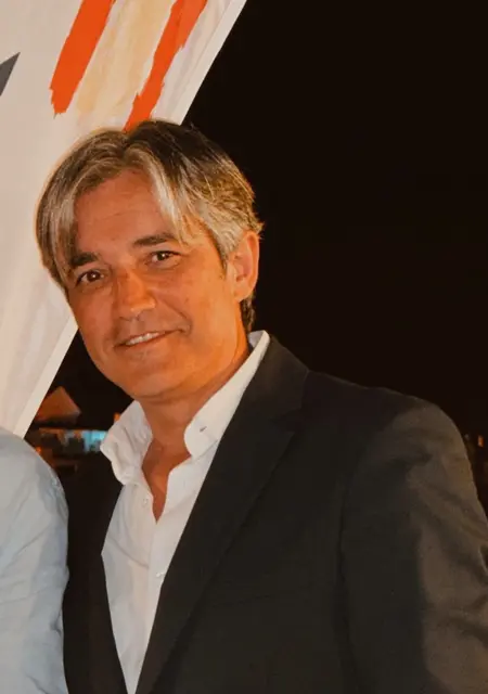 Soy Reiniciando, 51 años de Madrid, busco conocer gente para conversación virtual