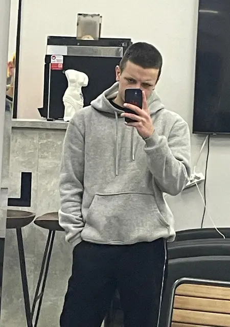 Я Владислав, 22 років, знайомлюсь для спілкування у Чернівцях