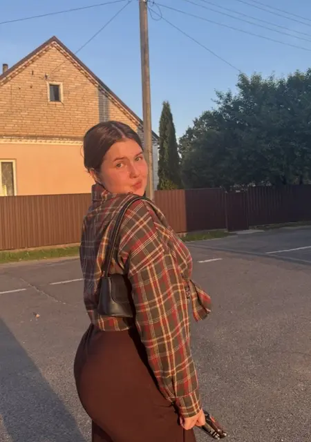 Анна из Минска, мне 18, познакомлюсь для общения