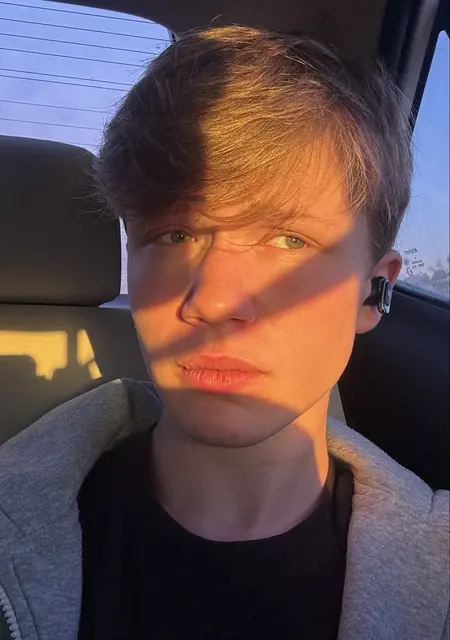 Я Dima, 18, из Стамбула, ищу знакомства на одну ночь