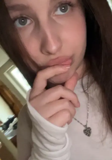 Я Мари, 18, знакомлюсь без обязательств в Риге