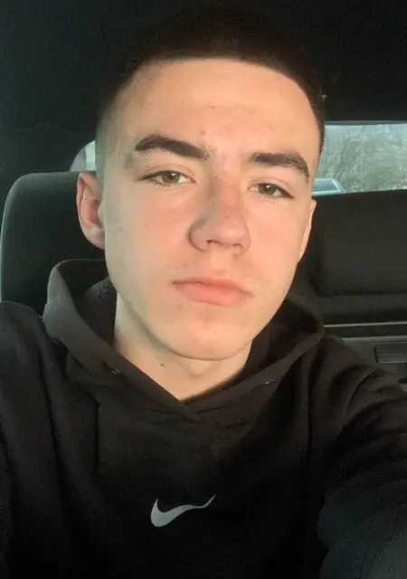 Я Slavik, 18, знакомлюсь без обязательств в Праге