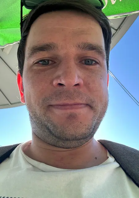 Антон з Запоріжжя, мені 34 років, познайомлюсь для відкриті стосунки