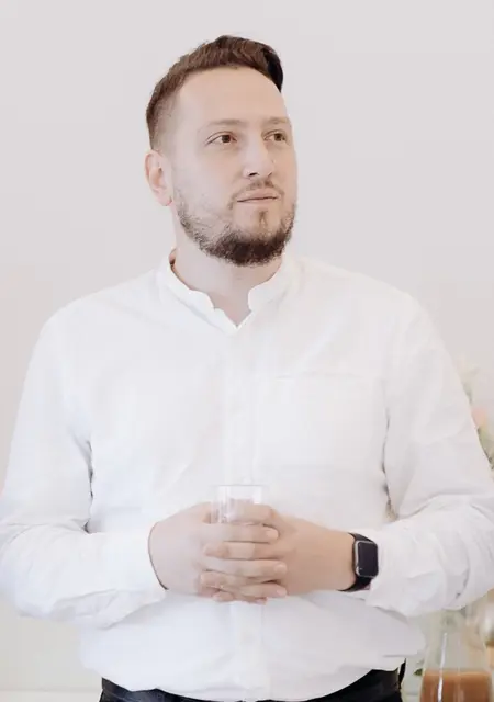 Я Максим, 29 років з Житомира, шукаю знайомства без зобов'язань