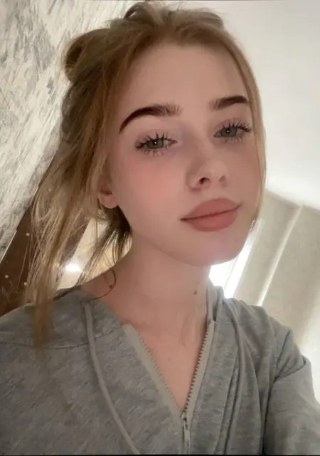 Віка з Хмельницького, мені 20 років, познайомлюсь для вірт