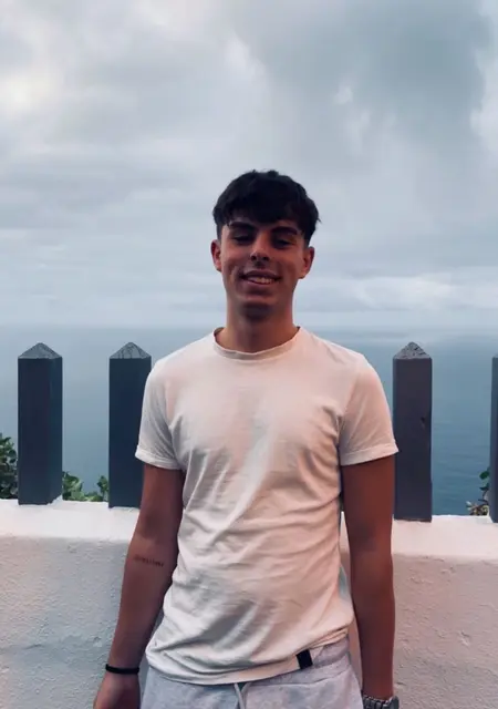 Soy Airam, 18 años de San Cristóbal de La Laguna, busco conocer gente para chatear