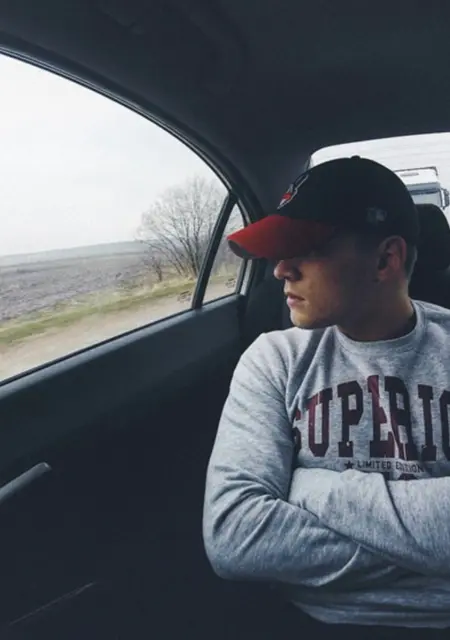 Егор из Парижа, ищу на сайте знакомства на одну ночь