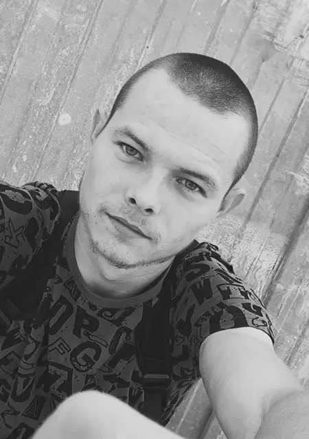 Я Женя, 23, из Новополоцка, ищу знакомства на одну ночь