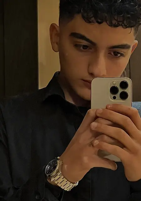 Я Павел, 20, из Еревана, ищу знакомства на одну ночь