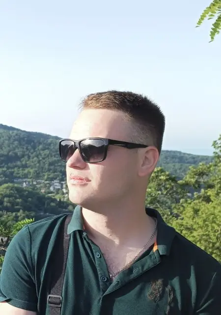 Я Юрий, 29, знакомлюсь на одну ночь в Франкфурте-на-майне