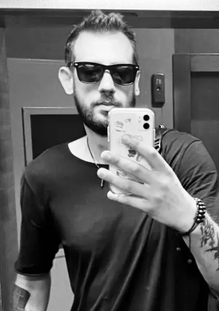 Я Den, 40, из Франкфурта-на-майне, ищу знакомство для приятного времяпровождения