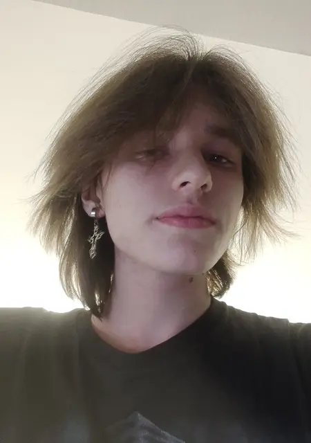 Я Stanislav, 18, из Кишинёва, ищу знакомства без обязательств