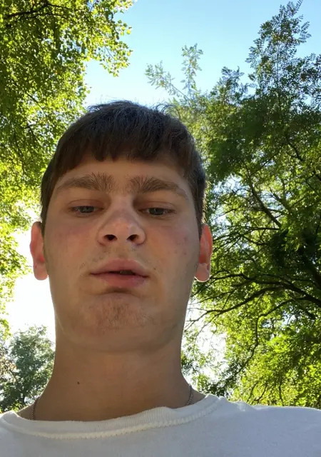 Я Влад, 21, из Гродно, ищу знакомство для открытые отношения