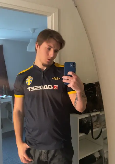 Я Maximillian, 18, из Стокгольма, ищу знакомство для постоянных отношений