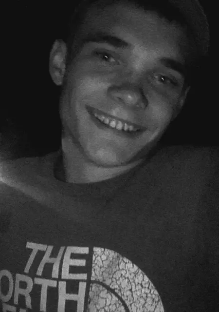 Я Sasha, 20, из Минска, ищу знакомство для постоянных отношений