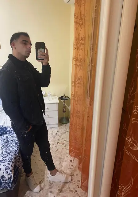 Soy Ismael, 24 años de Málaga, busco conocer gente para chatear
