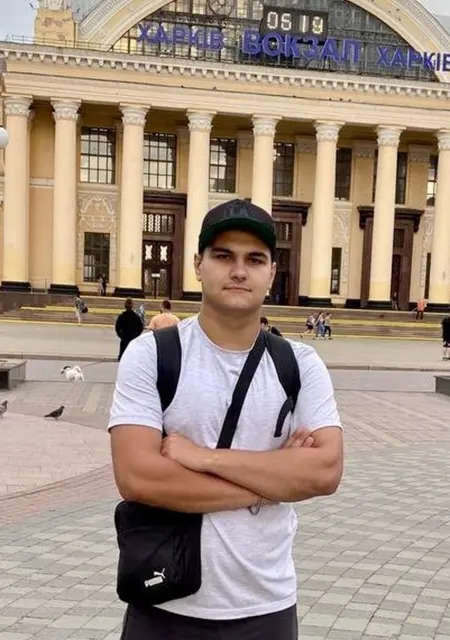 Я Данило, 18, из Одессы, ищу знакомство для постоянных отношений