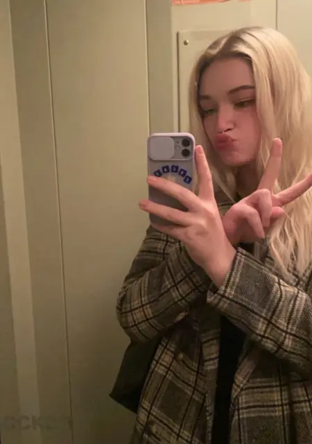 Я Ксюшка, 21, из Минска, ищу знакомство для вирта