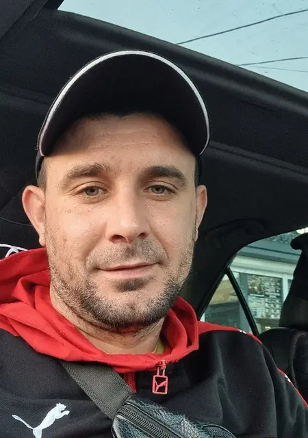 Алекс з Луганська, шукаю на сайті знайомства на одну ніч