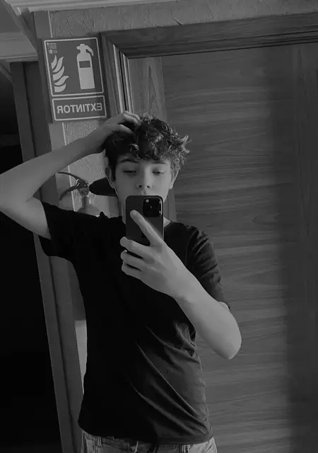 Soy Marco, 26 años de Vigo, busco conocer gente para chatear