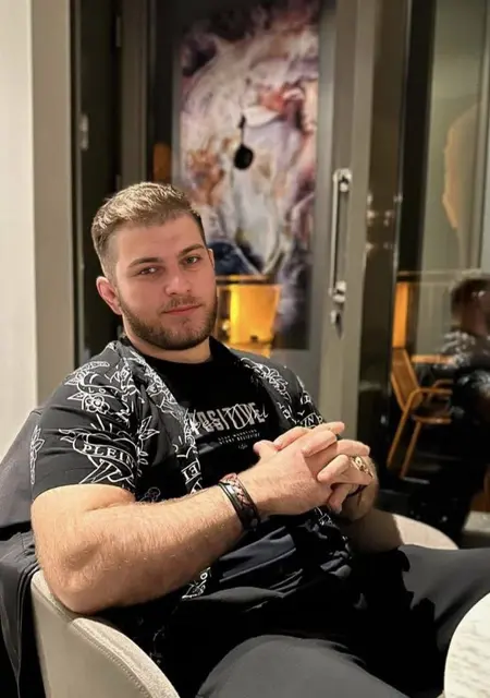 Я Олег, 27 років, знайомлюсь для приємне проведення часу у Київ