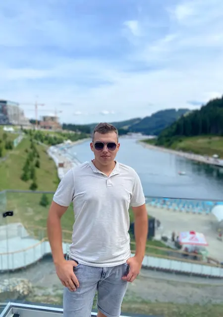 Я Артём, 22, знакомлюсь на одну ночь в Ивано-Франковске