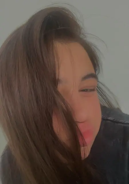 Я Каролина, 18, из Амстердама, ищу знакомства без обязательств