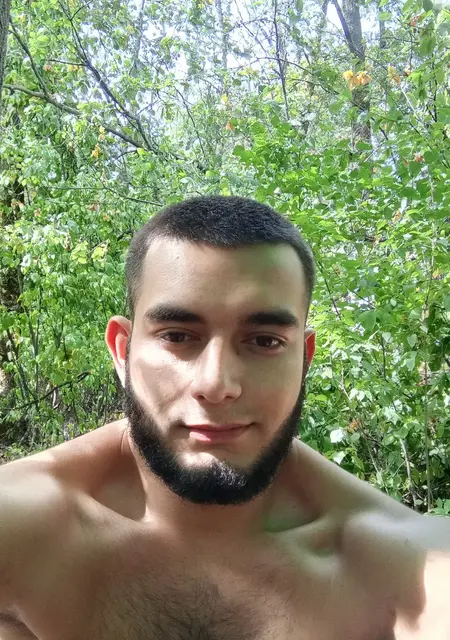 Камил из Парижа, мне 20, познакомлюсь на одну ночь