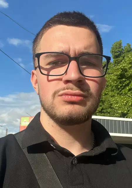 Кирилл з Кропивницького, мені 19 років, познайомлюсь без зобов'язань