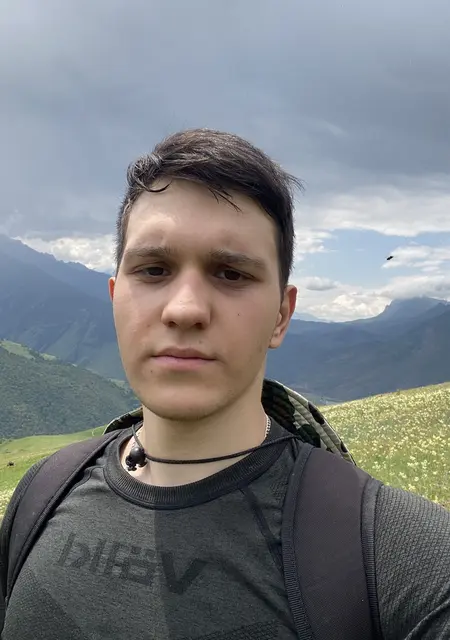 Сармат из Франкфурта-на-майне, мне 18, познакомлюсь без обязательств