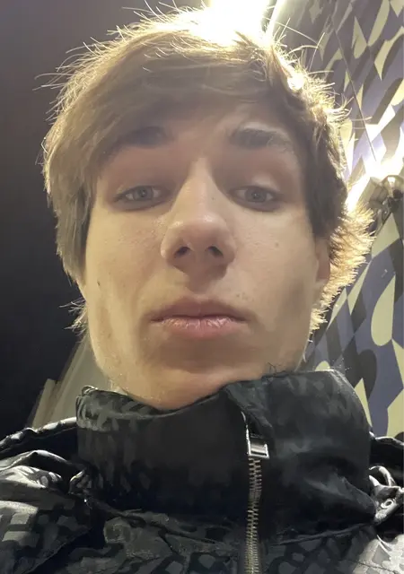 Я Никита, 18, знакомлюсь для постоянных отношений в Мадриде