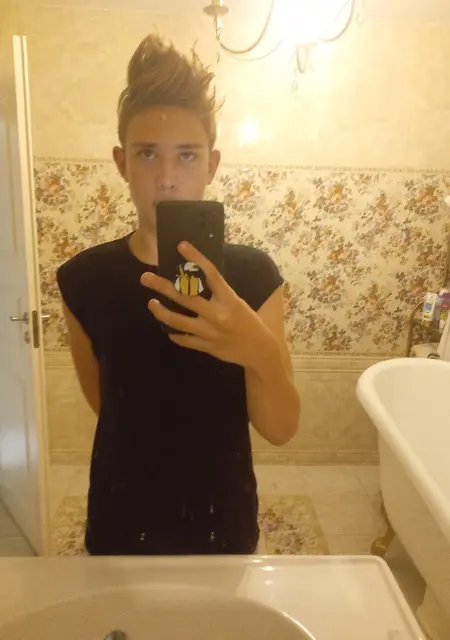 Soy Mark, 21 años, conociéndome para relación sin ataduras en Torrevieja