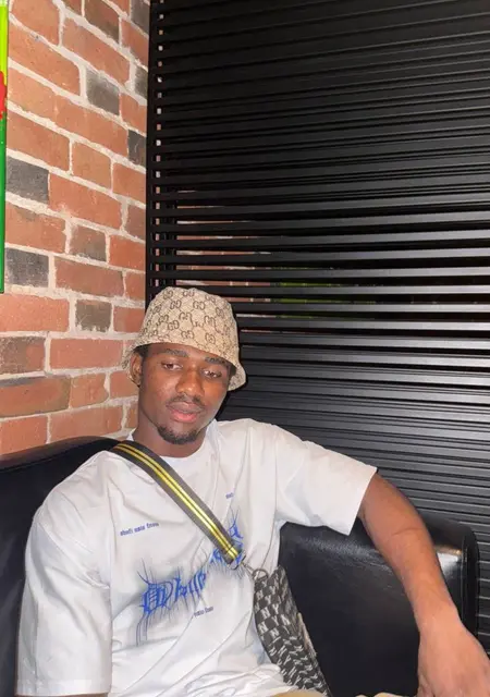 Тьери Денисон из Салоников, мне 25, познакомлюсь для открытые отношения