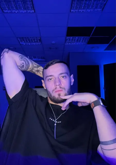 Александр из Киева, мне 28, познакомлюсь для приятного времяпровождения