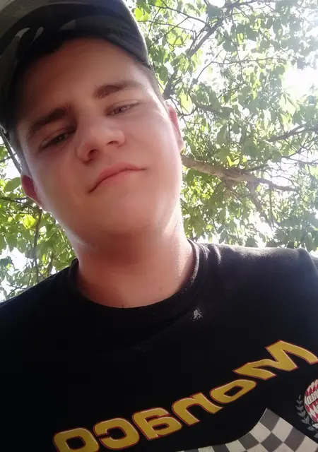 Я Юрий, 22 років, знайомлюсь для приємного проведення часу у Миколаєві