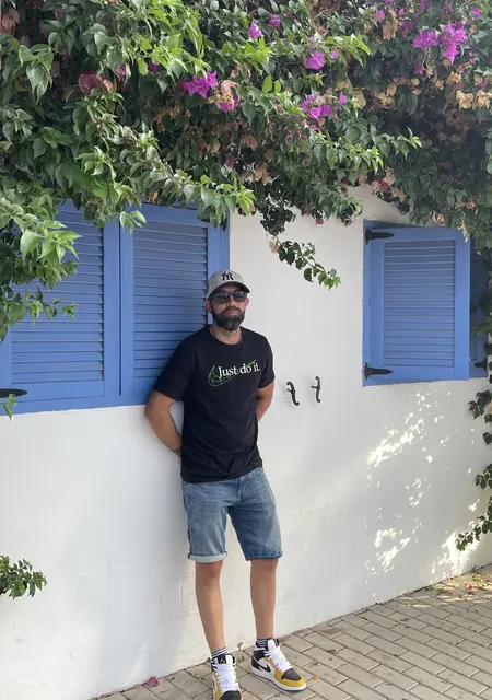 Soy Eduardo, 42 años de Zaragoza, busco conocer gente para relación sin ataduras