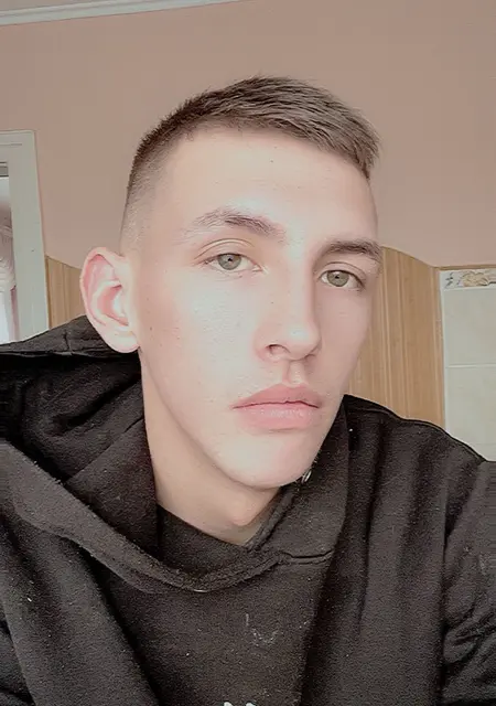 Я Володя, 19 років з Львова, шукаю знайомство для постійних стосунків