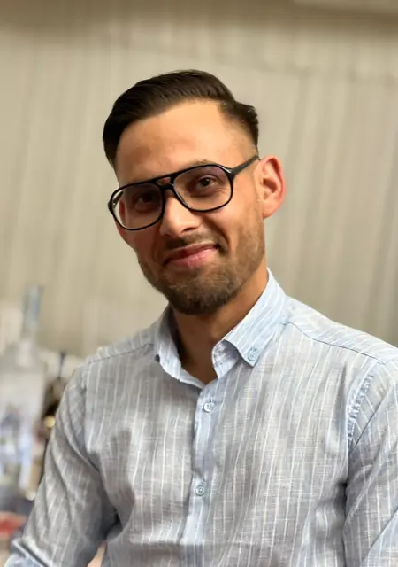 Petrisor из Бухареста, ищу на сайте знакомства на одну ночь