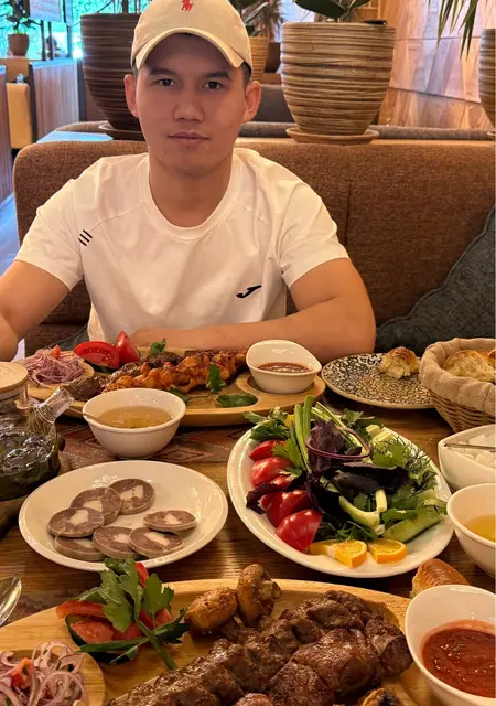 Xojiakbar de Zaragoza, busco en el sitio relación abierta