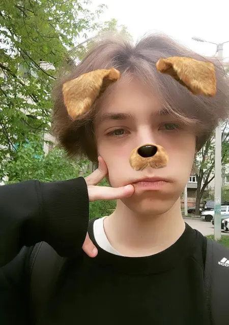 Влад з Харкова, мені 19 років, познайомлюсь для дружби