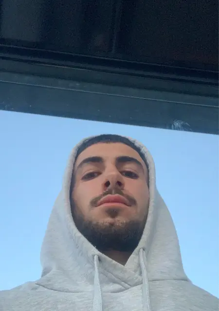 Nidal из Сундсвалль, мне 21, познакомлюсь для вирта