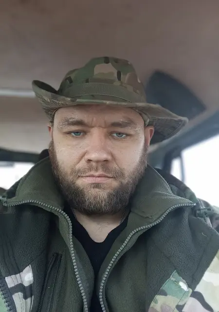 Александр из Алчевска, ищу на сайте знакомства на одну ночь