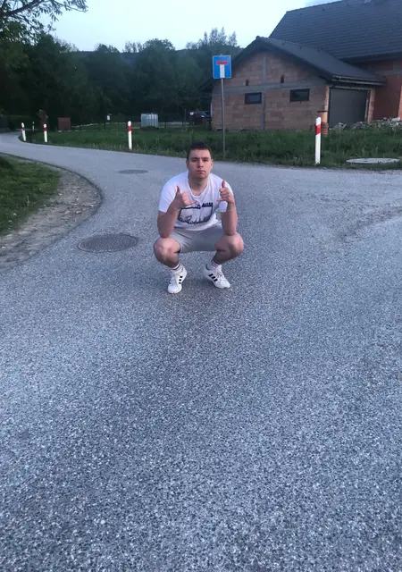 Szymon из Вроцлава, мне 20, познакомлюсь для открытые отношения