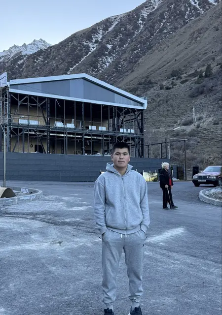 Soy Syimyk, 25 años de Sabadell, busco conocer gente para lío de una noche