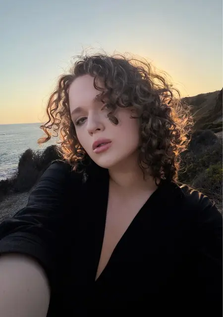Я Лиана, 19, из Киева, ищу знакомство для открытые отношения